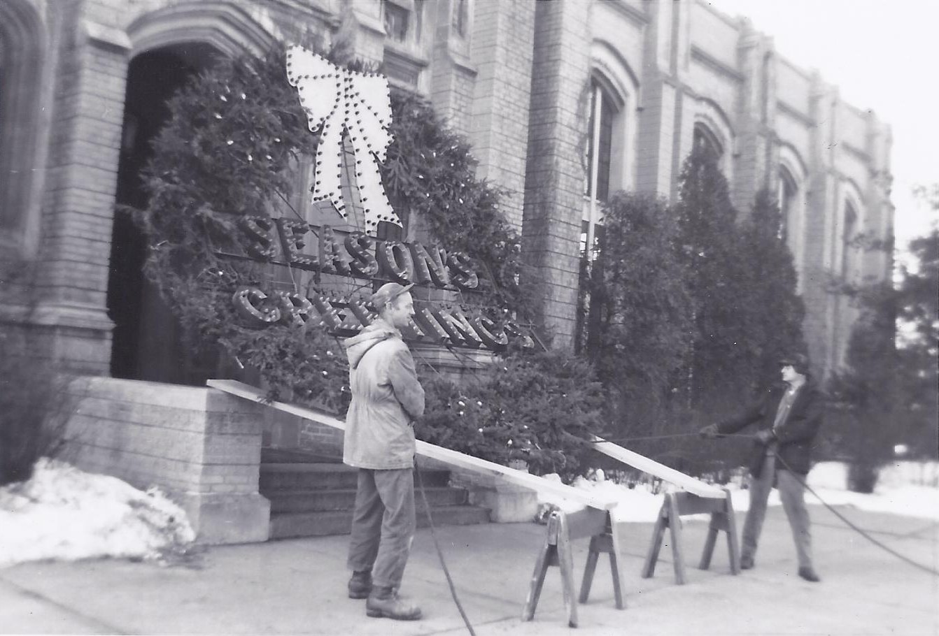 Workers prepare to hang the wreath for the 1963 display. The tradition goes back to the 1930s.